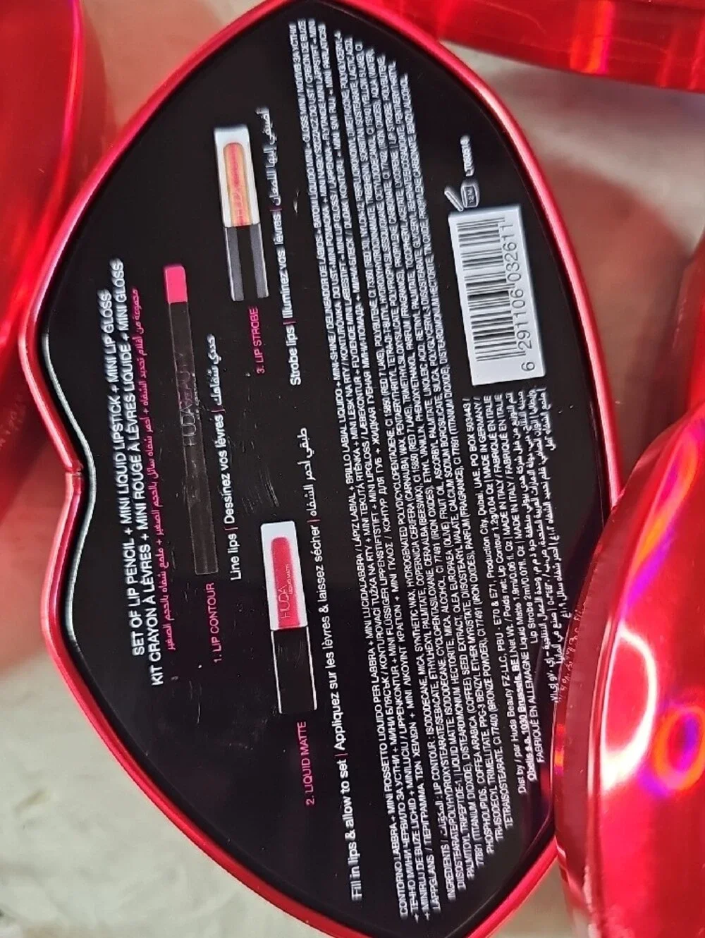 HUDA BEAUTY Red Lip-Shaped Makeup Case Set